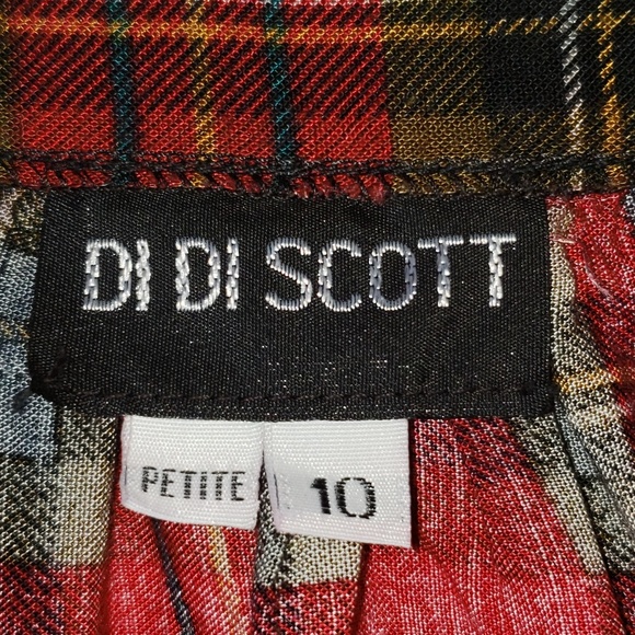 Di Di Scott Pettie 10 Skit - Picture 2 of 8